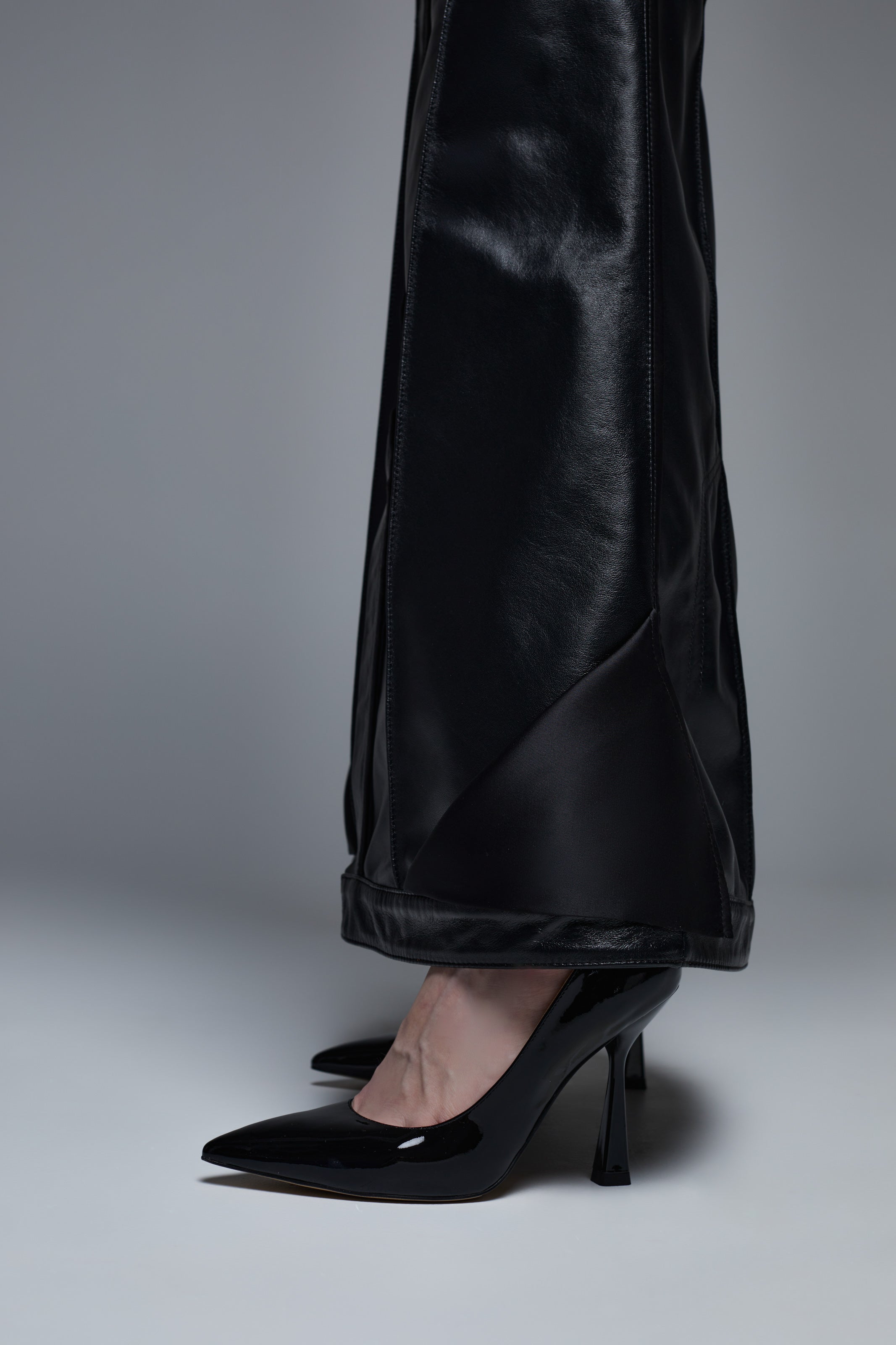 GONNA CADUTA IN PELLE NERA