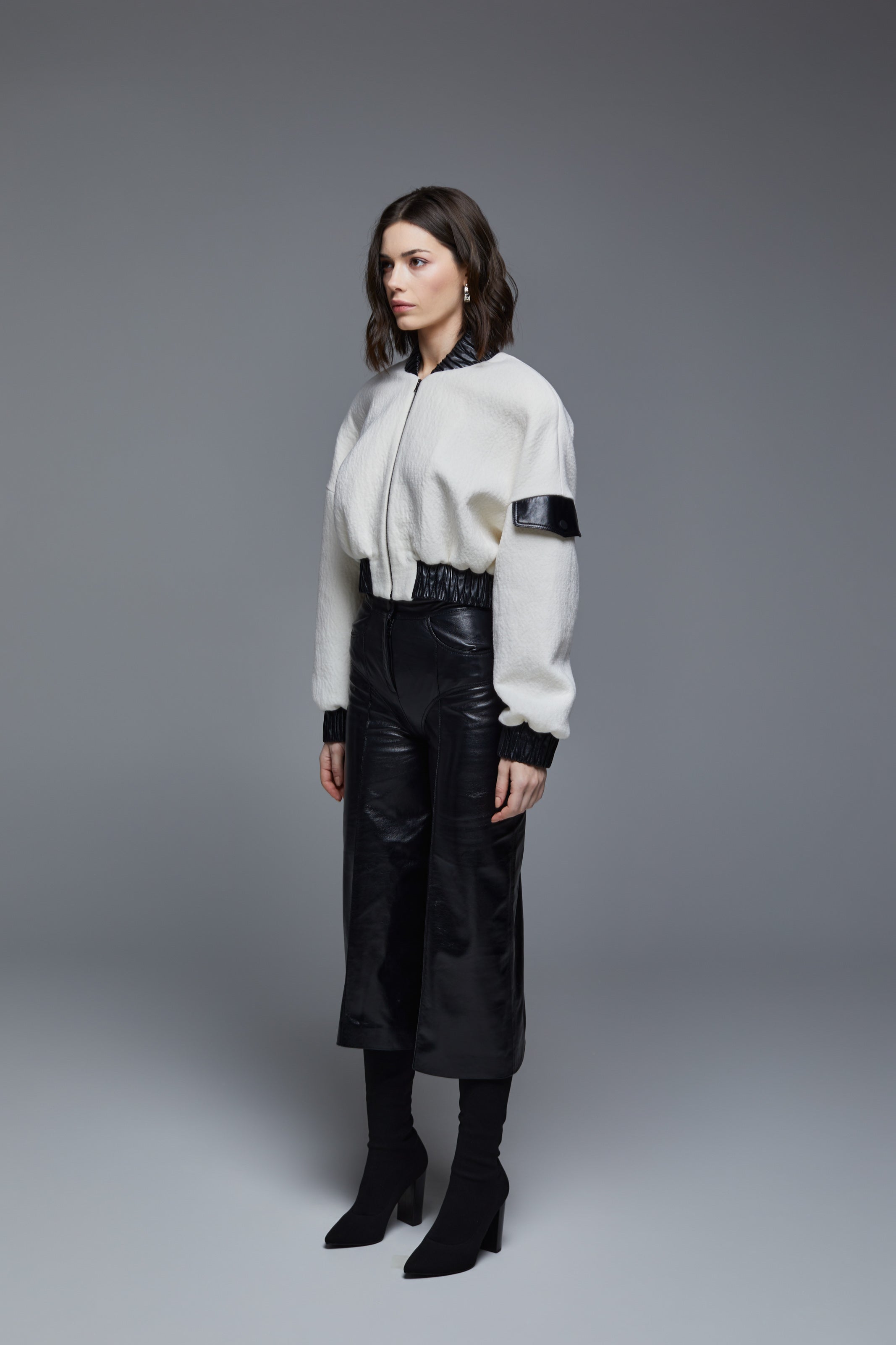 BLOUSON BOMBER COURT BLANC EN LAINE ET CUIR