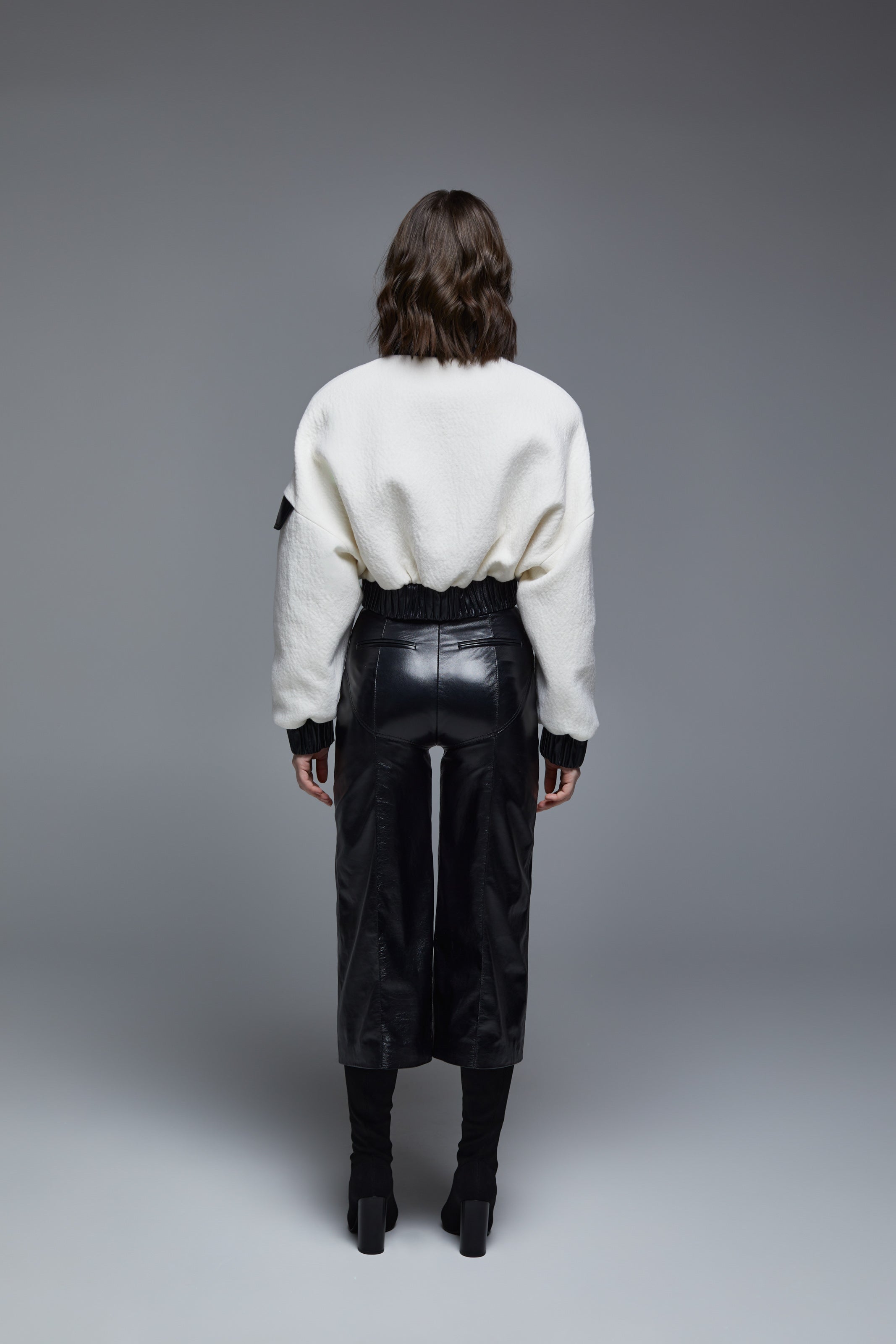 BLOUSON BOMBER COURT BLANC EN LAINE ET CUIR