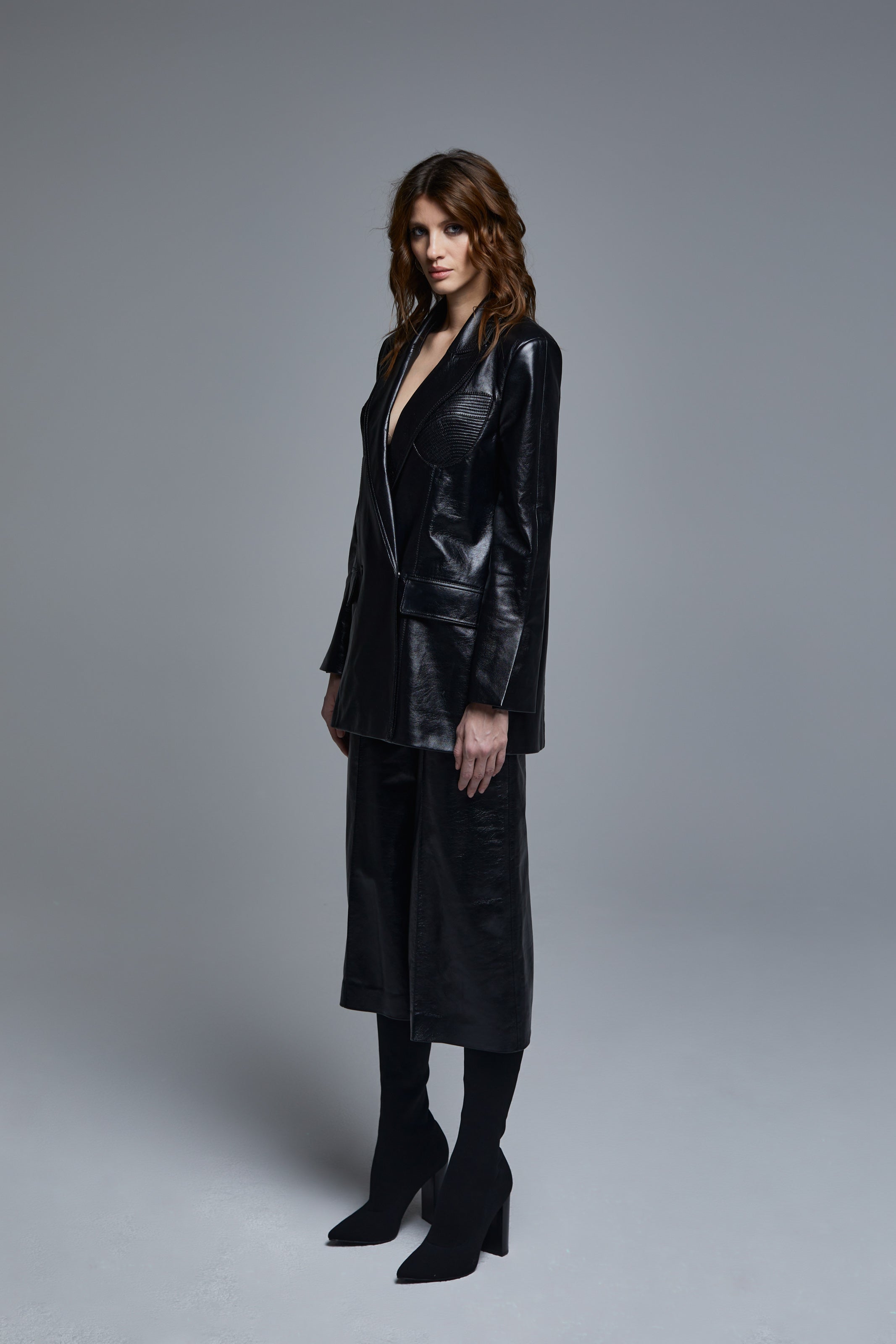 VESTE EN CUIR NOIR À DOUBLE BOUTONNAGE