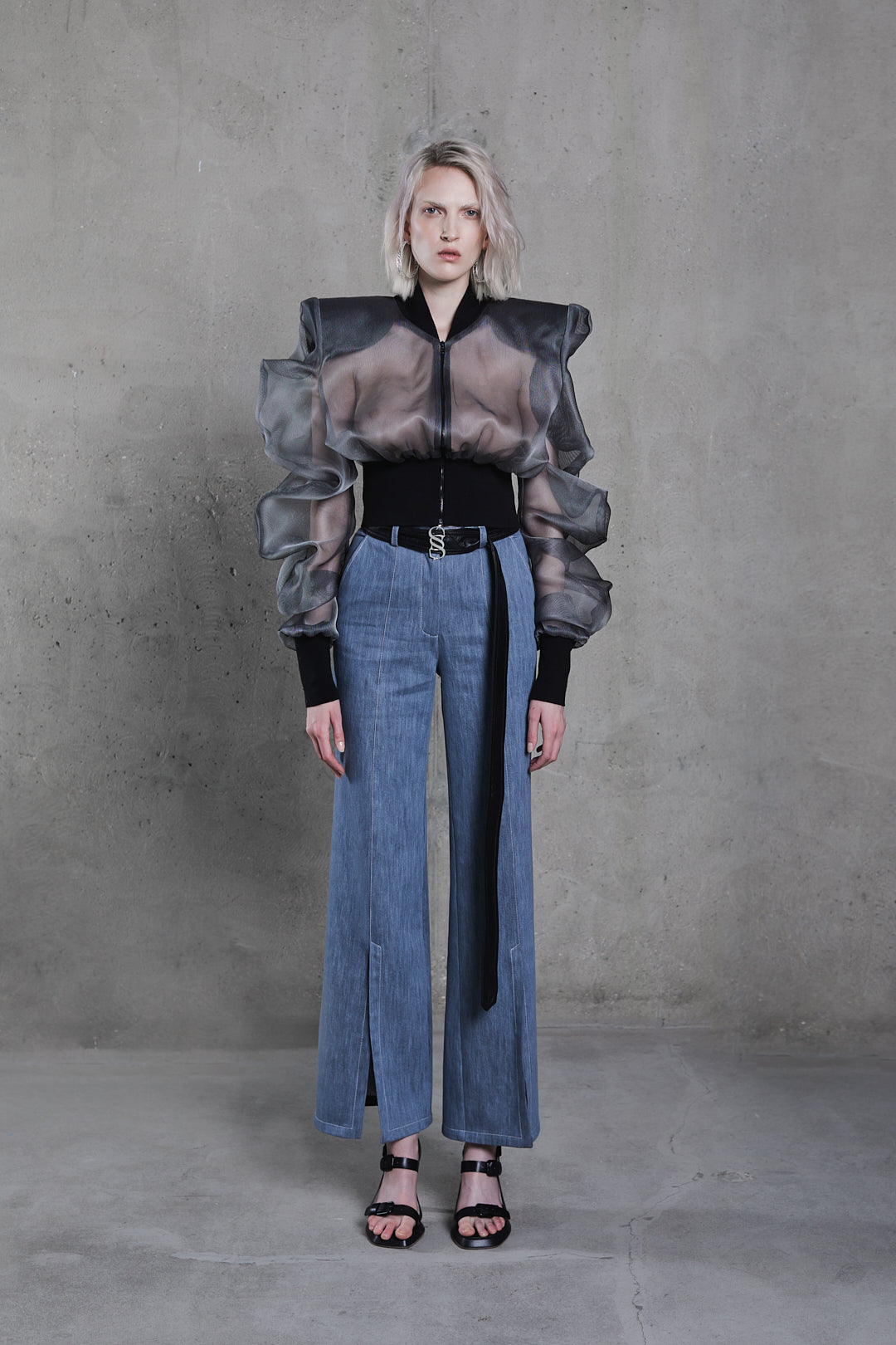 Front view, high-waist denim trousers with frontal slits, full-length