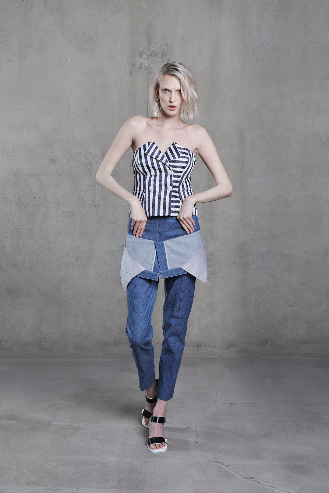 Striped raffia corset, 3/4 side view, tailored fit and button detail