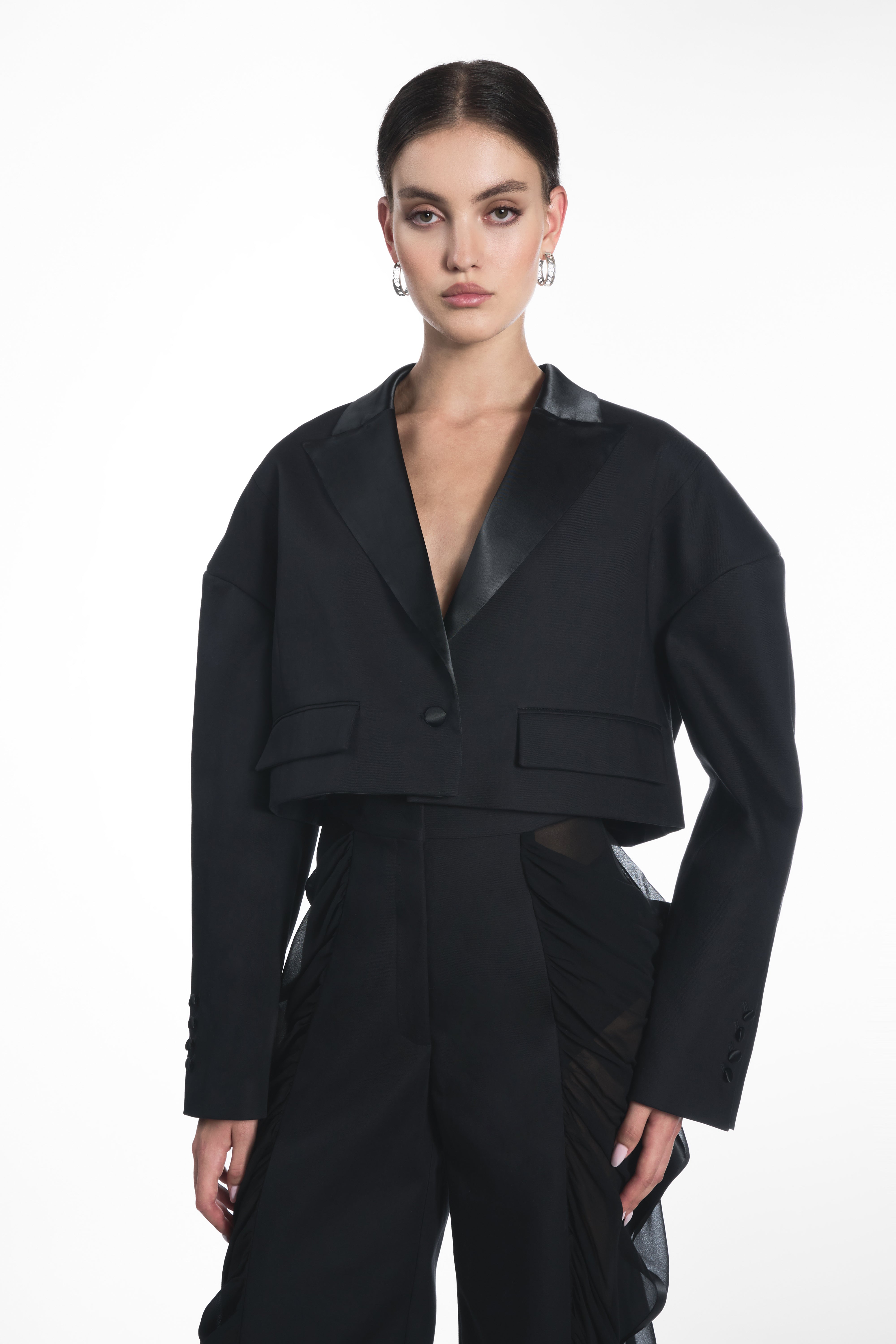 VESTE COURTE AUX ÉPAULES TOMBERANTES