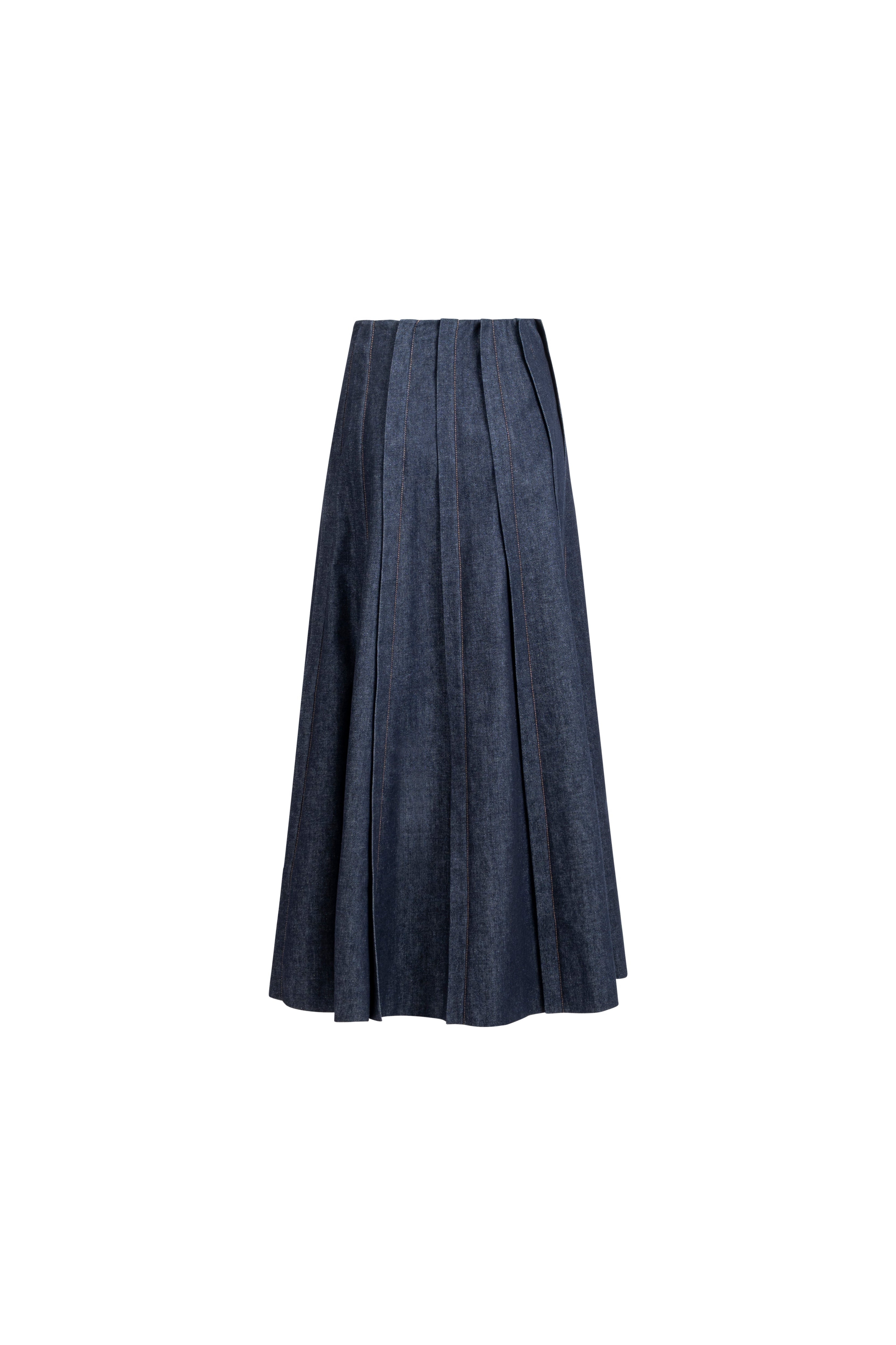 Placket denim skirt, three-quarter side view