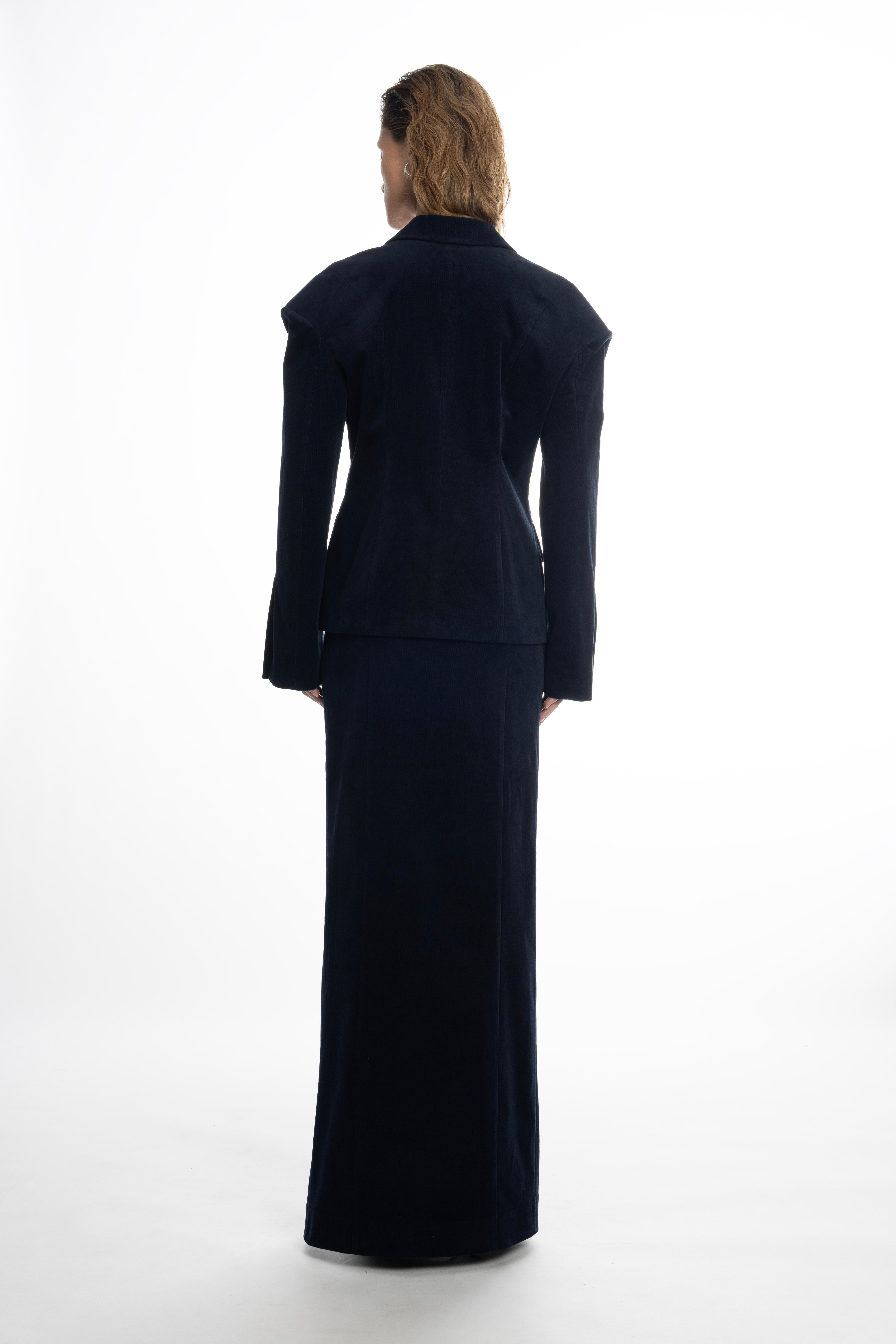 LONG SKIRT WITH A SLIT