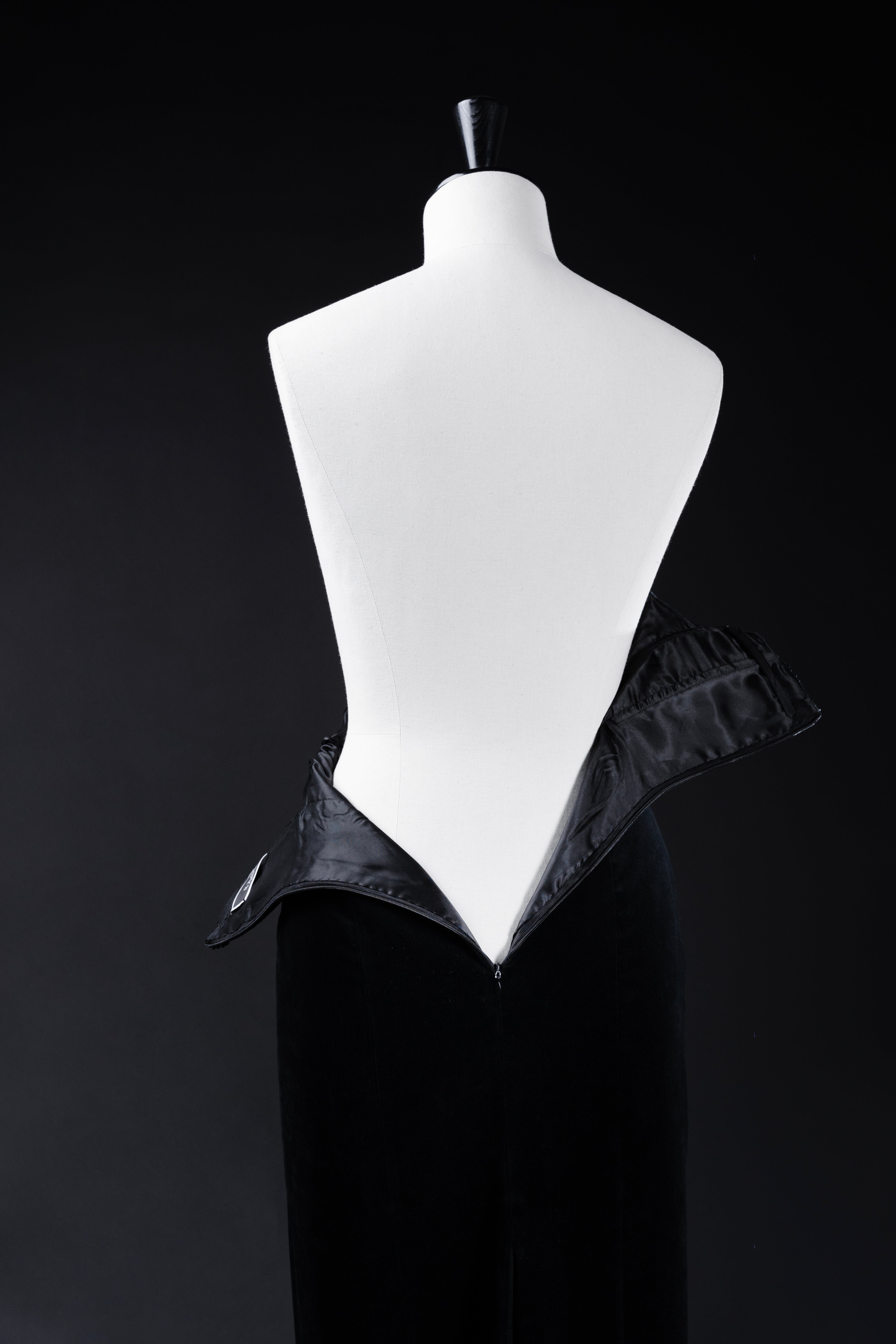 GRACE SCULPTED VELVET GOWN