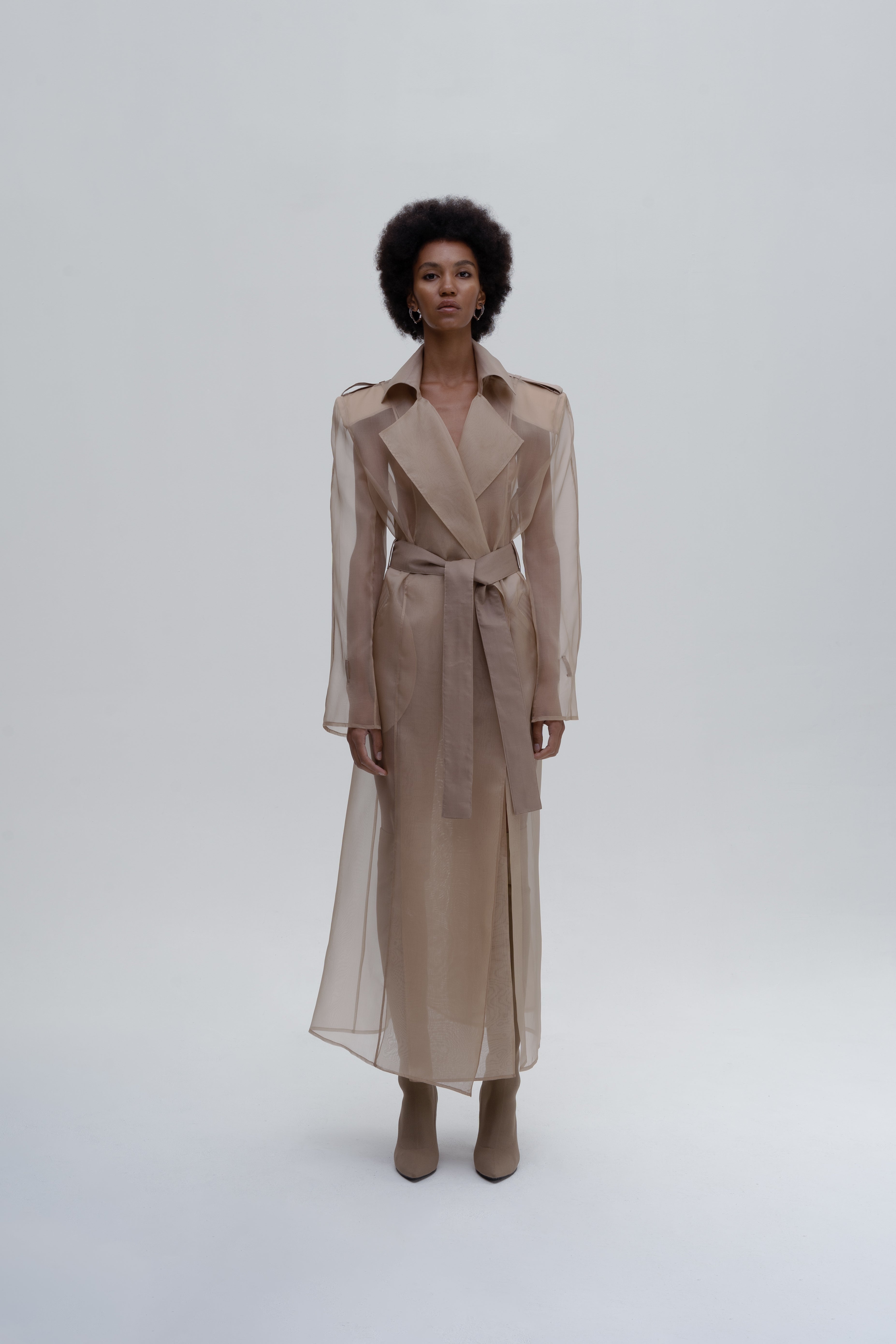 TRENCH CON SPACCHI IN ORGANZA TRASPARENTE