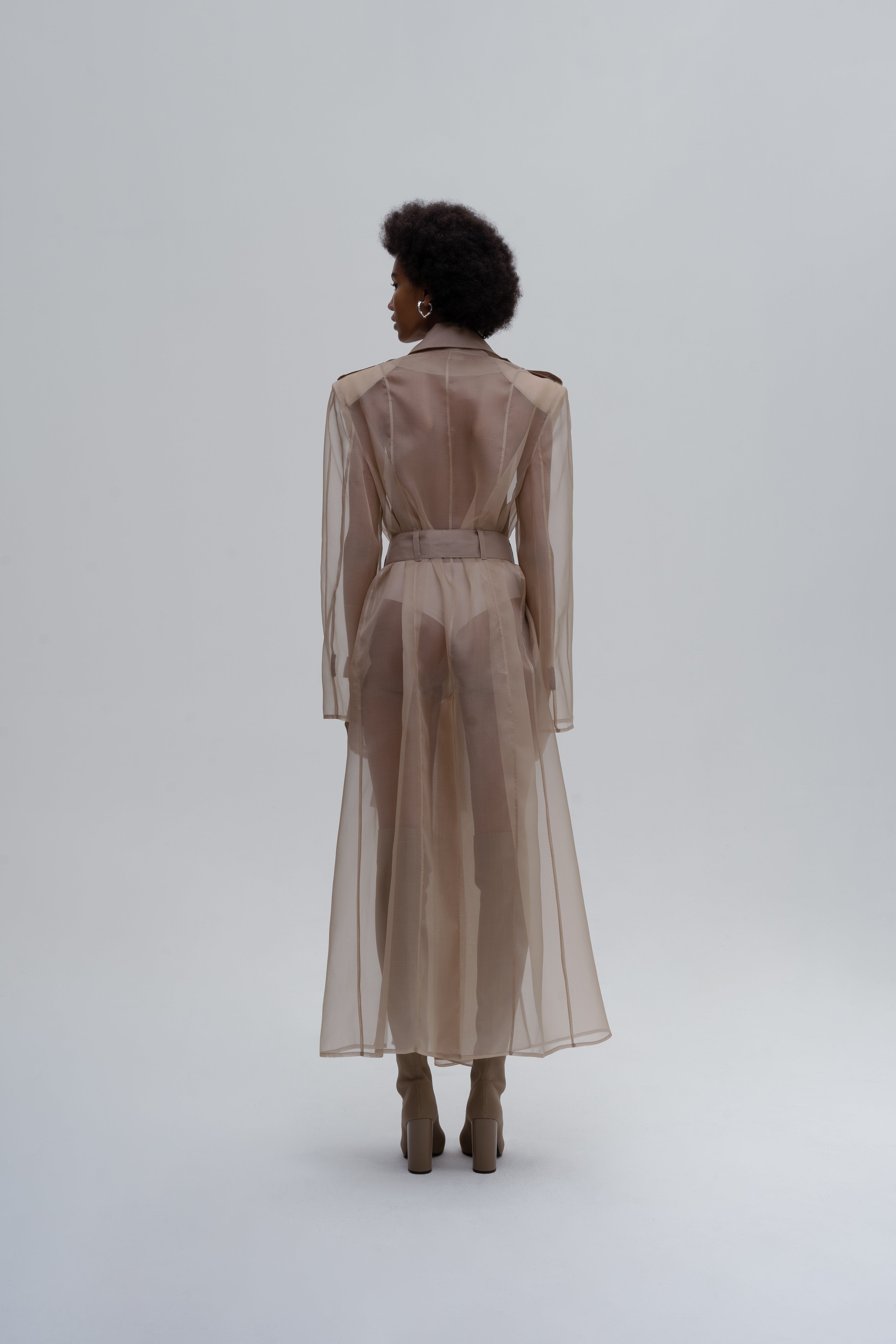 TRENCH CON SPACCHI IN ORGANZA TRASPARENTE