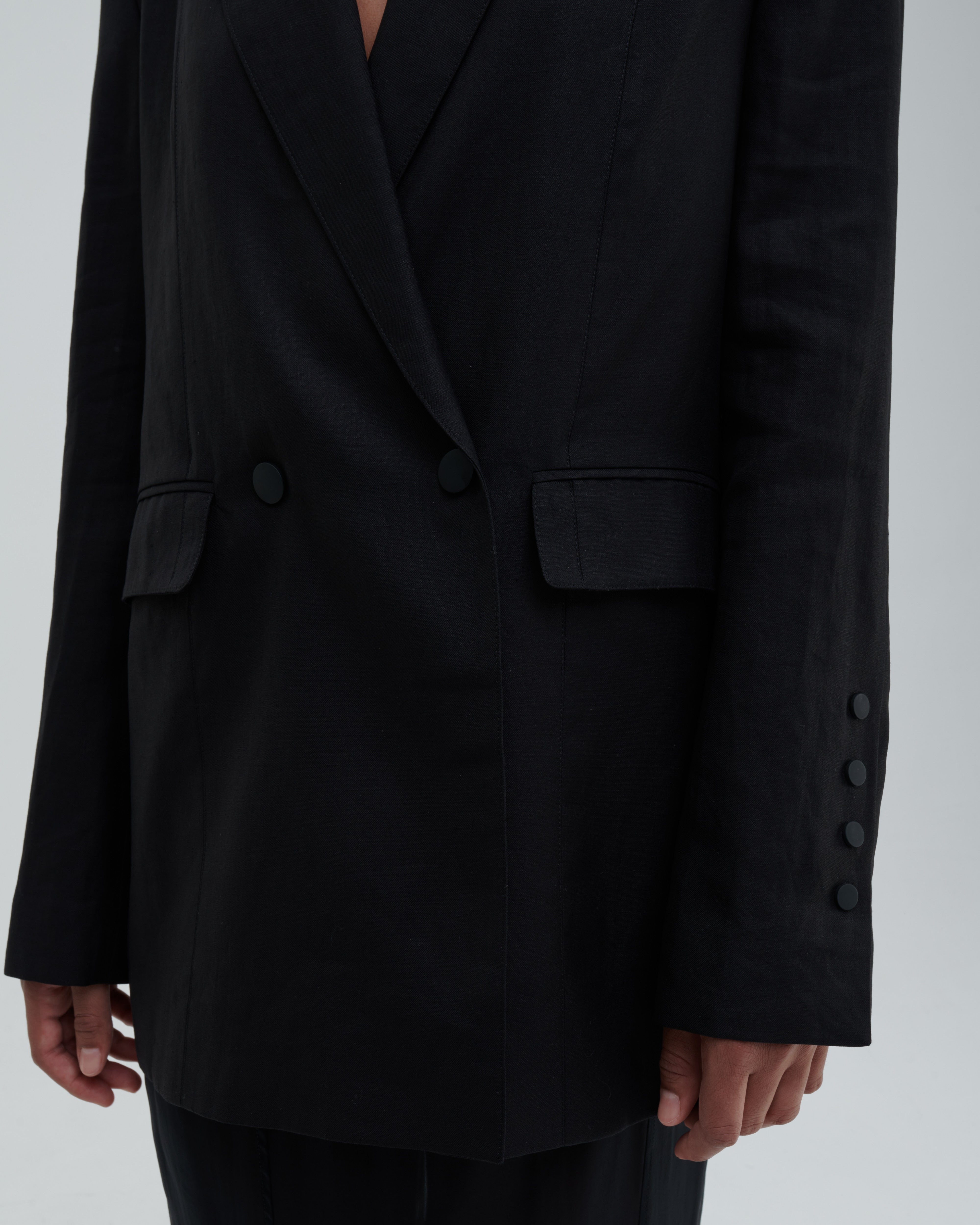 LINO DOUBLE-BREASTED JACKET by Sagio from the Spring/Summer 2025 collection — a melange beige linen jacket with a double-breasted front, wide lapels, and a relaxed tailored silhouette. Lightweight and refined outerwear from thesagio.com