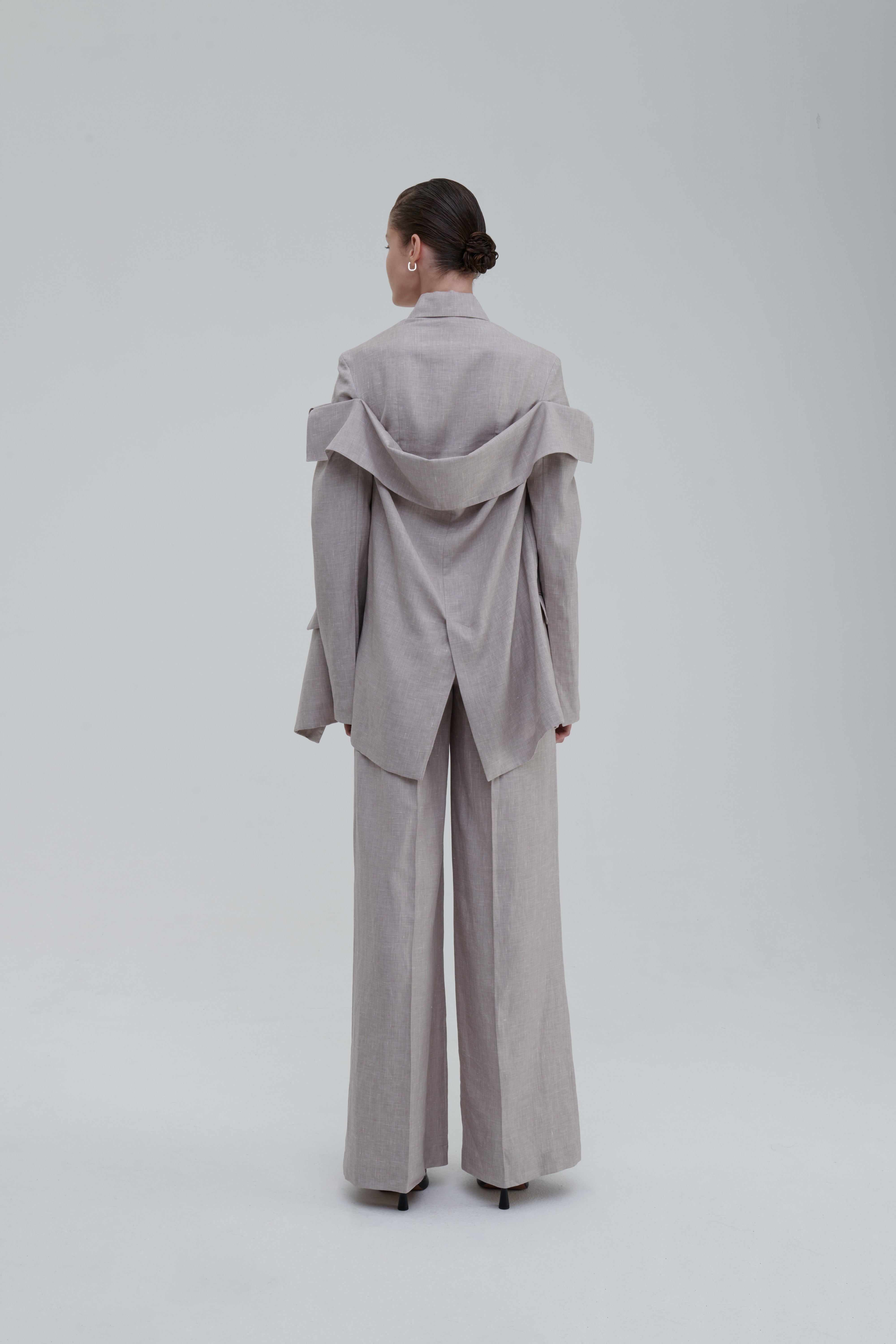 Classic Lino Trousers, beige linen, back view, wide-leg drape