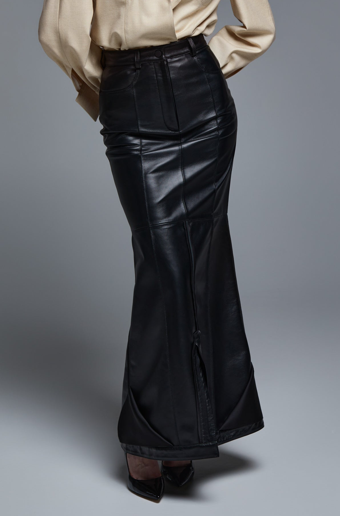 BLACK LEATHER FALLING SKIRT