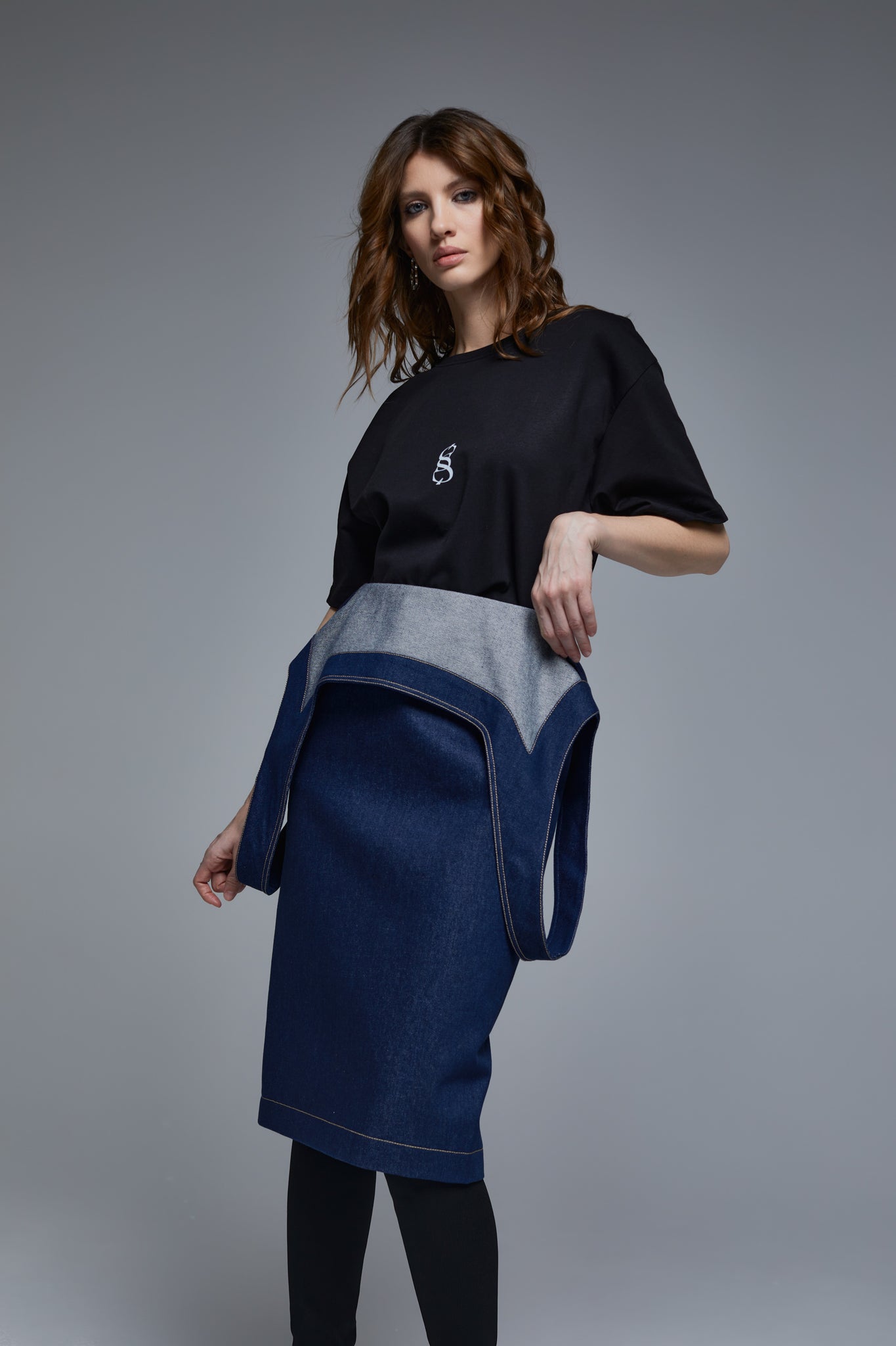 Falling denim skirt