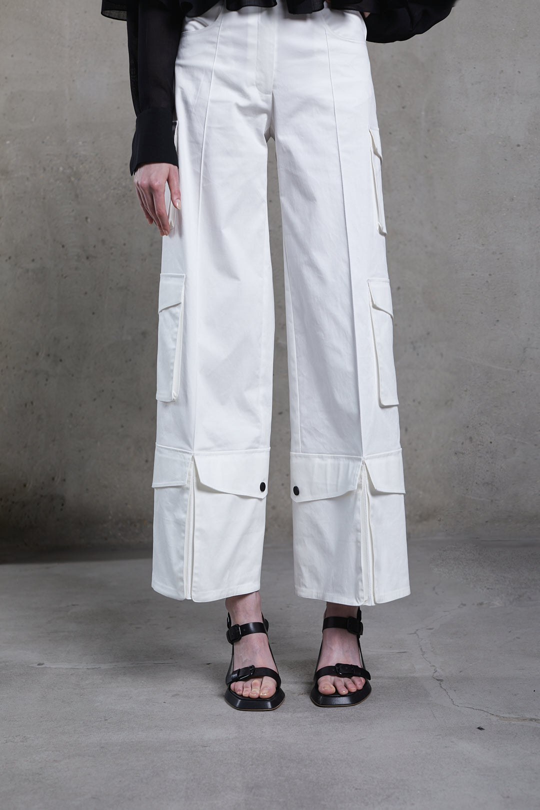 WHITE MULTI-POCKET CARGO TROUSERS