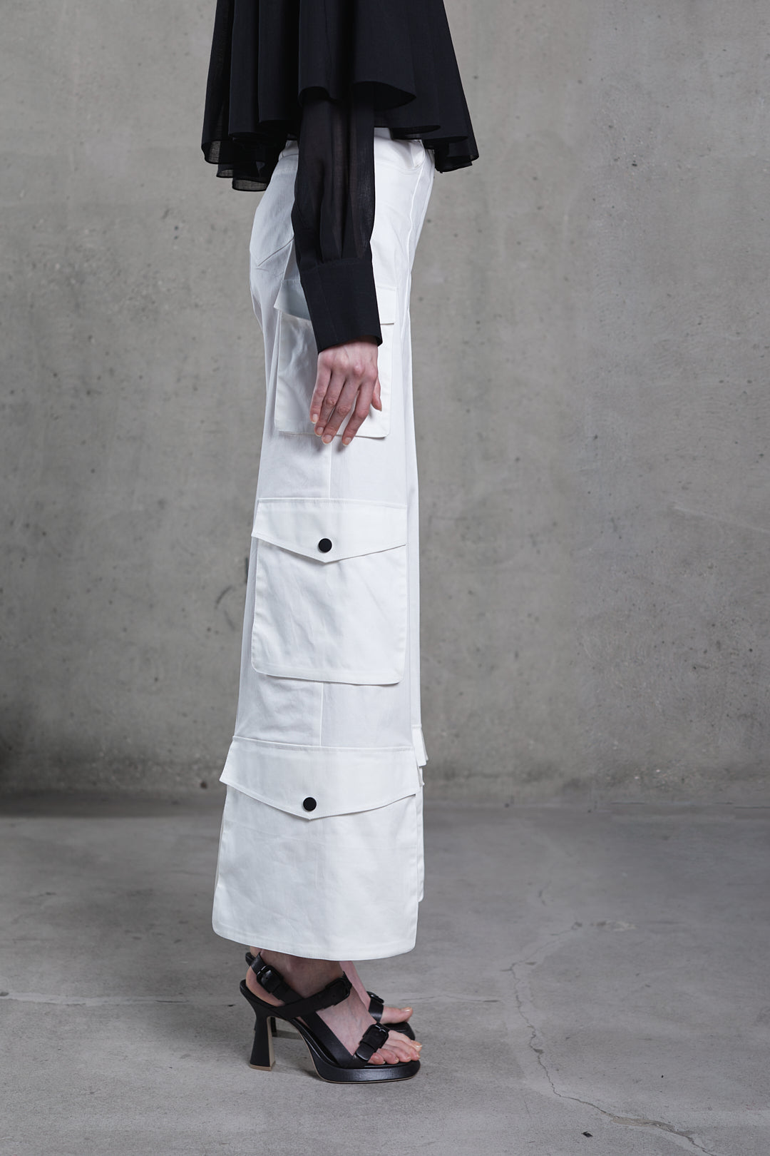 WHITE MULTI-POCKET CARGO TROUSERS