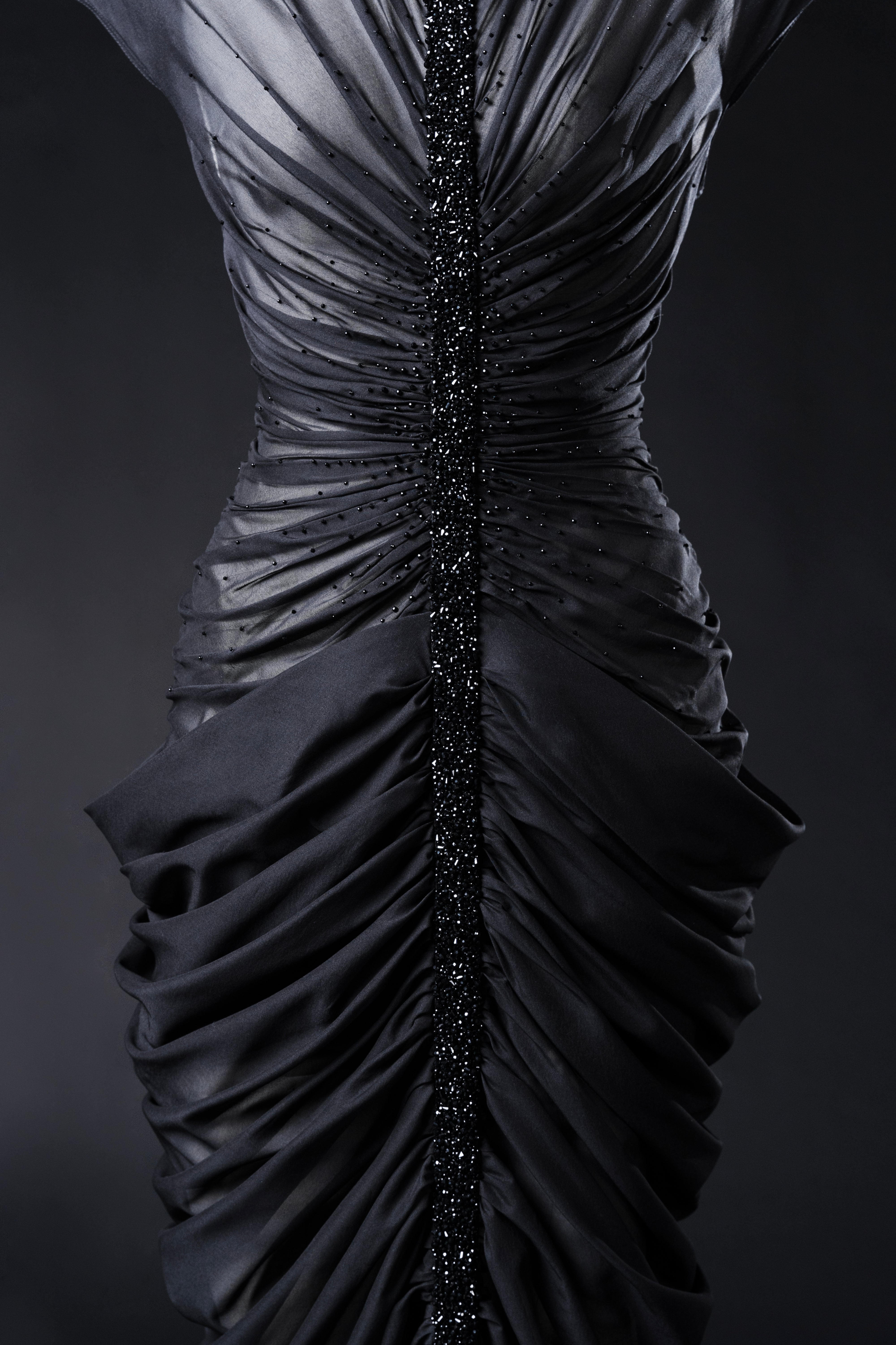 ROBE EN SOIE BRODÉE DE MILO