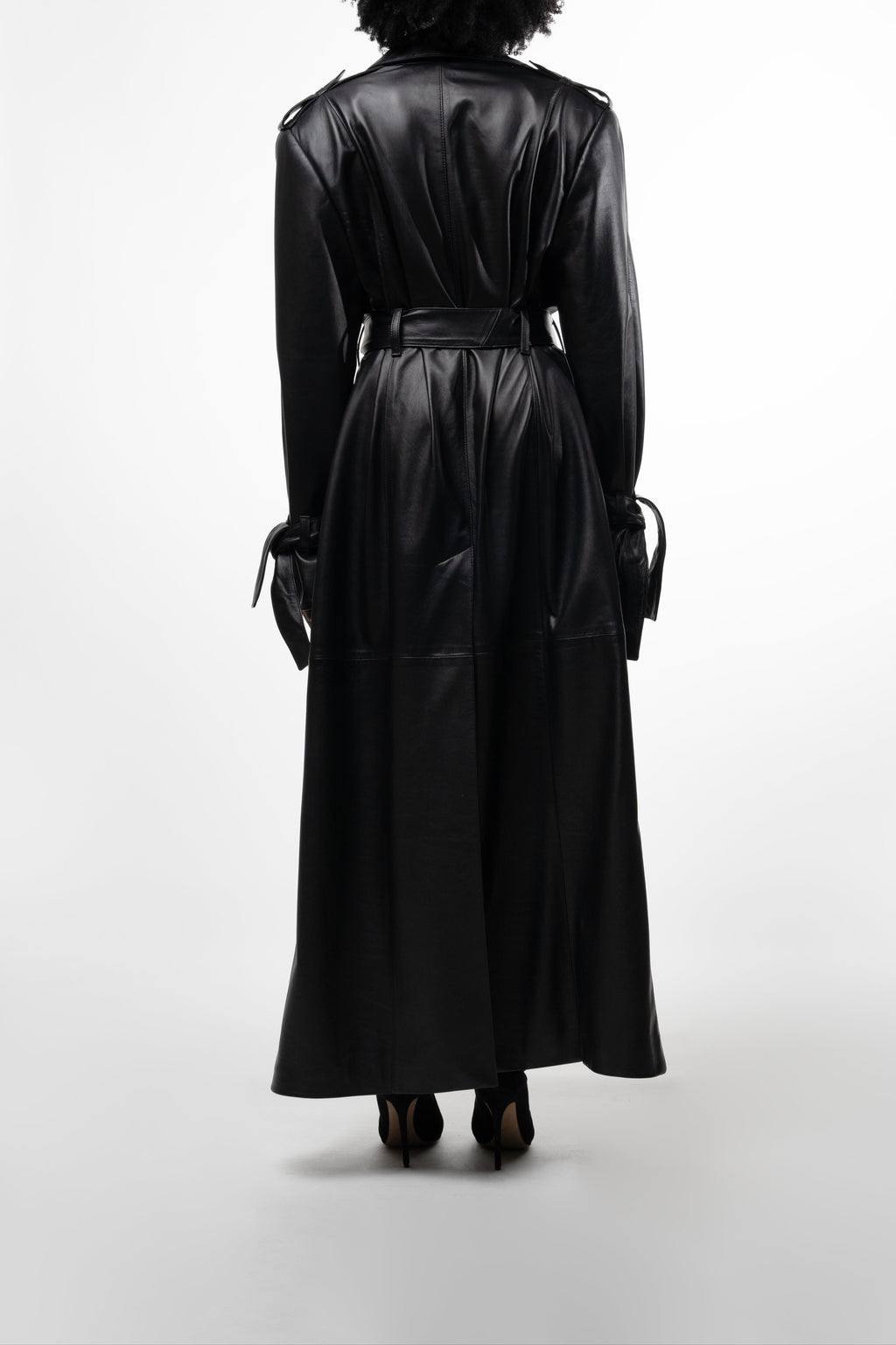 Woman showing gathered waist, belt and epaulettes