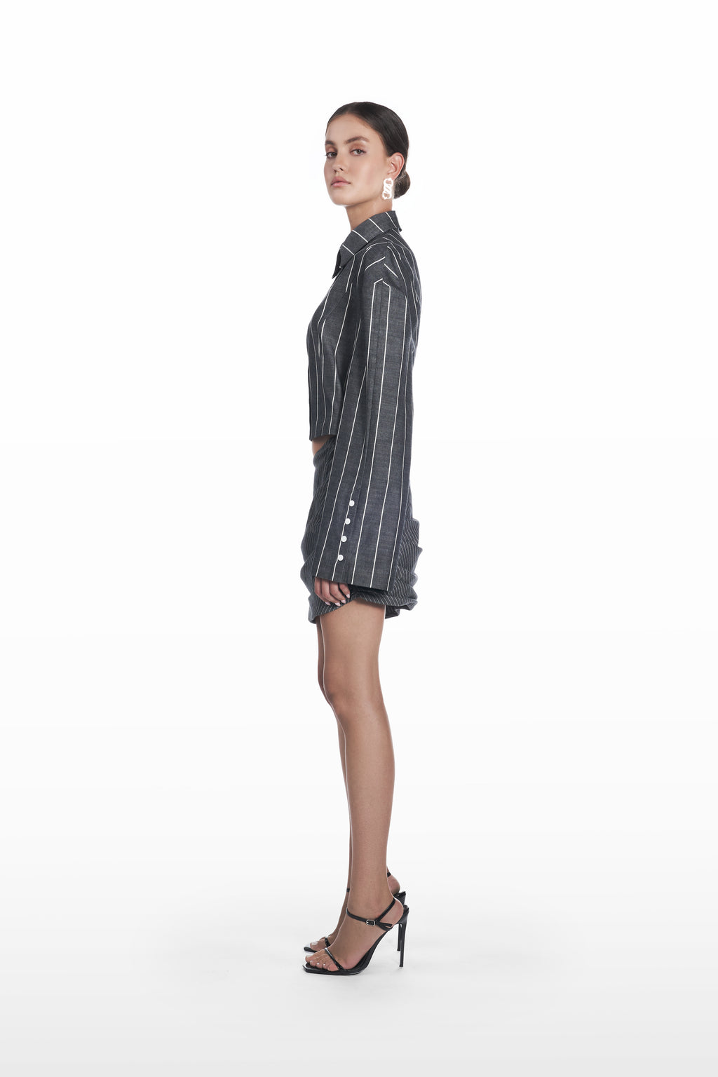 Wide Stripes Shirt in dark grey and white, side view, relaxed silhouette striped shirt