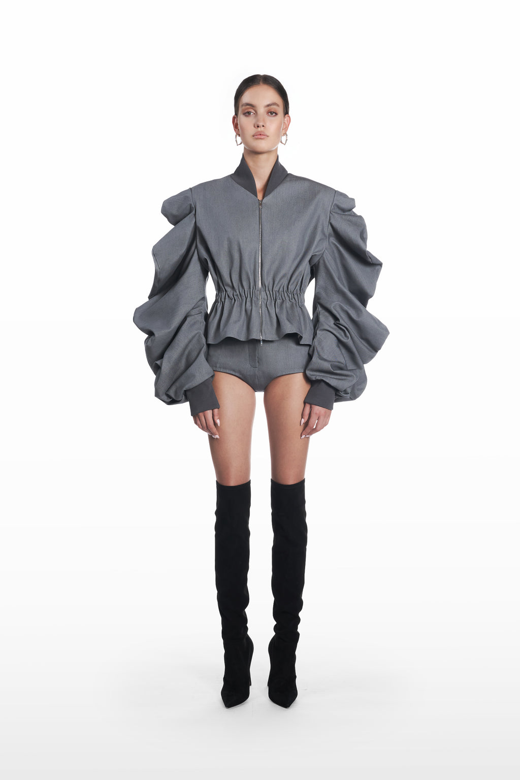 Medusa Short Parka in grey, front view, voluminous sleeves and gathered waist