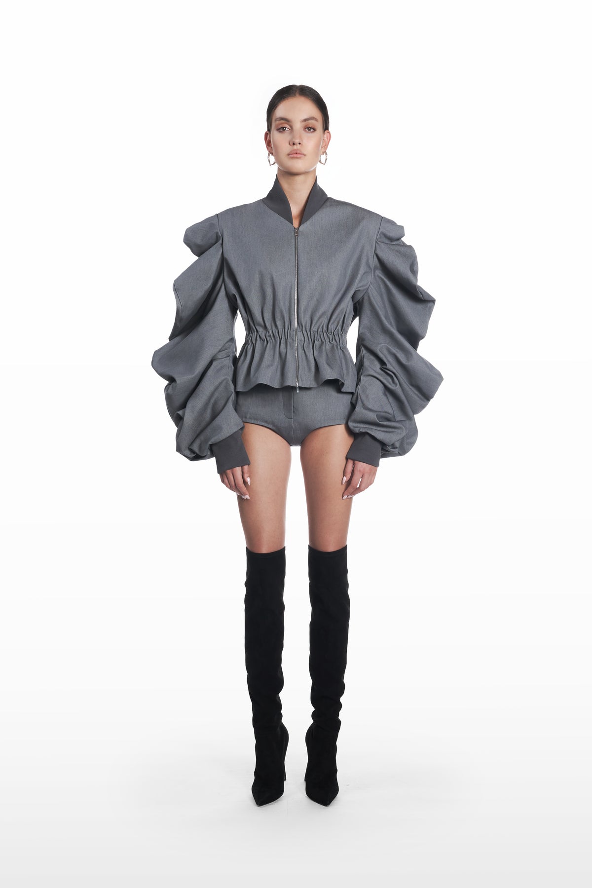 Medusa Short Parka in grey, front view, voluminous sleeves and gathered waist