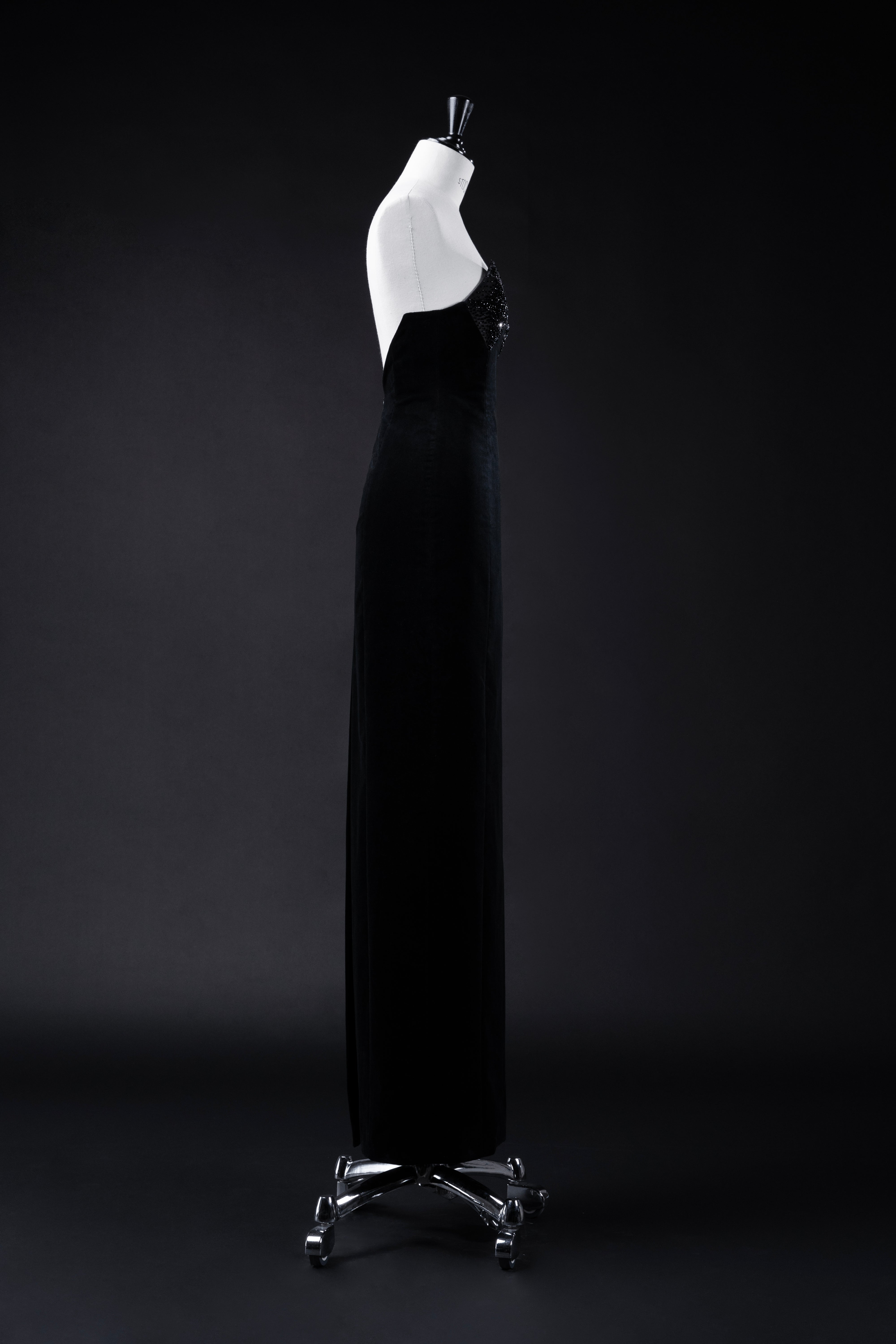 LINDA STRAPLESS GOWN WITH EMBROIDERY BUSTIER