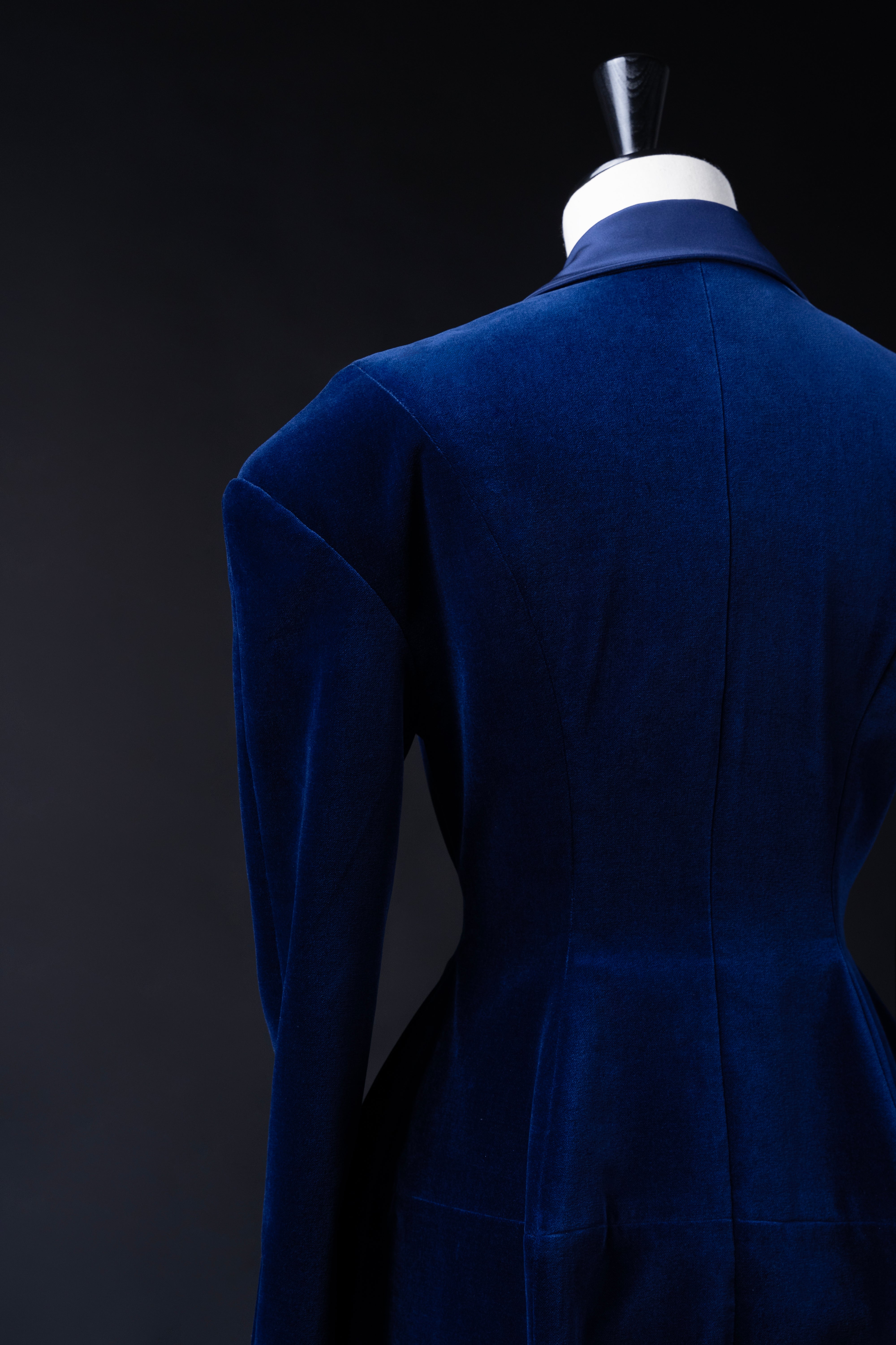 MELANIA SCULPTED VELVET COAT DRESS