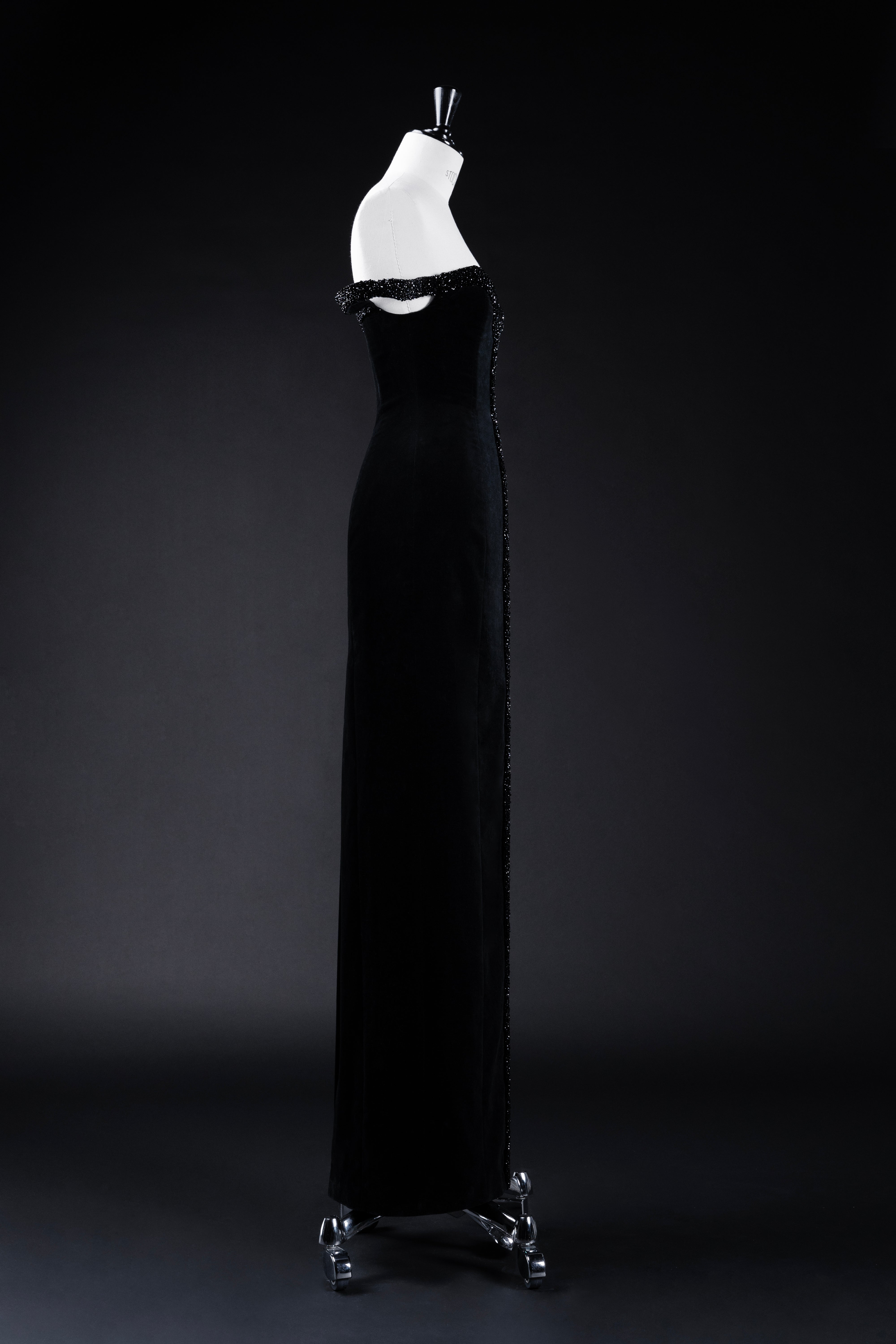 GRACE SCULPTED VELVET GOWN