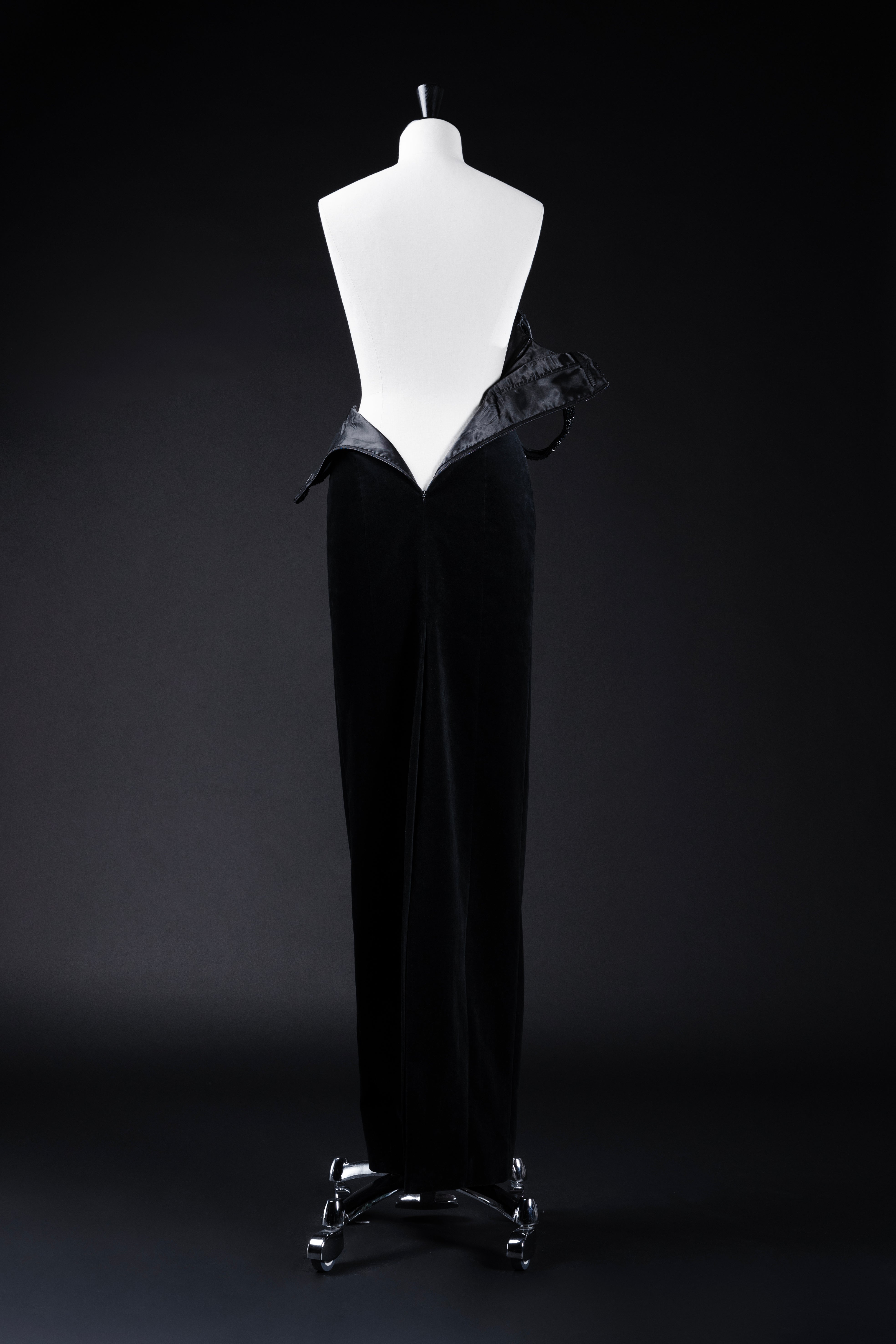 GRACE SCULPTED VELVET GOWN