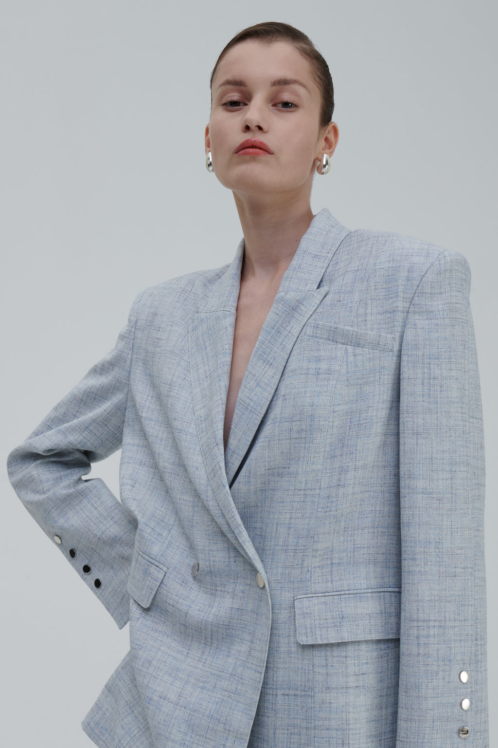 Melange Lino blazer, three-quarter close-up, lapel and cuff button detail