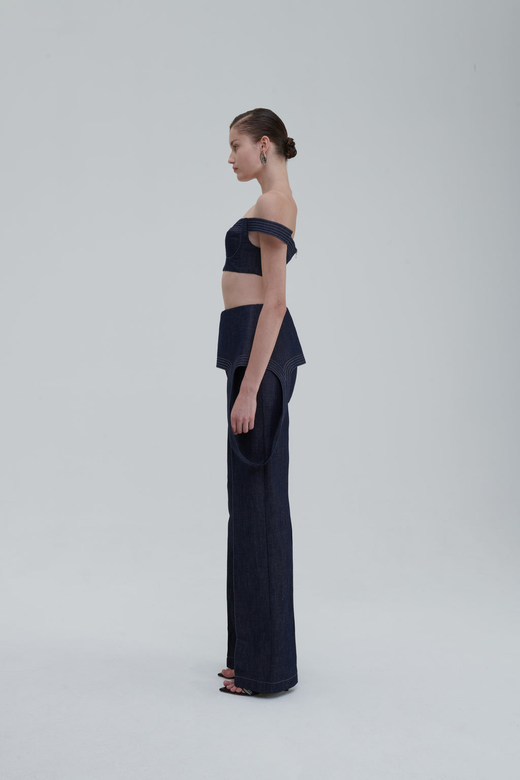 Dark blue denim falling trousers side view on model