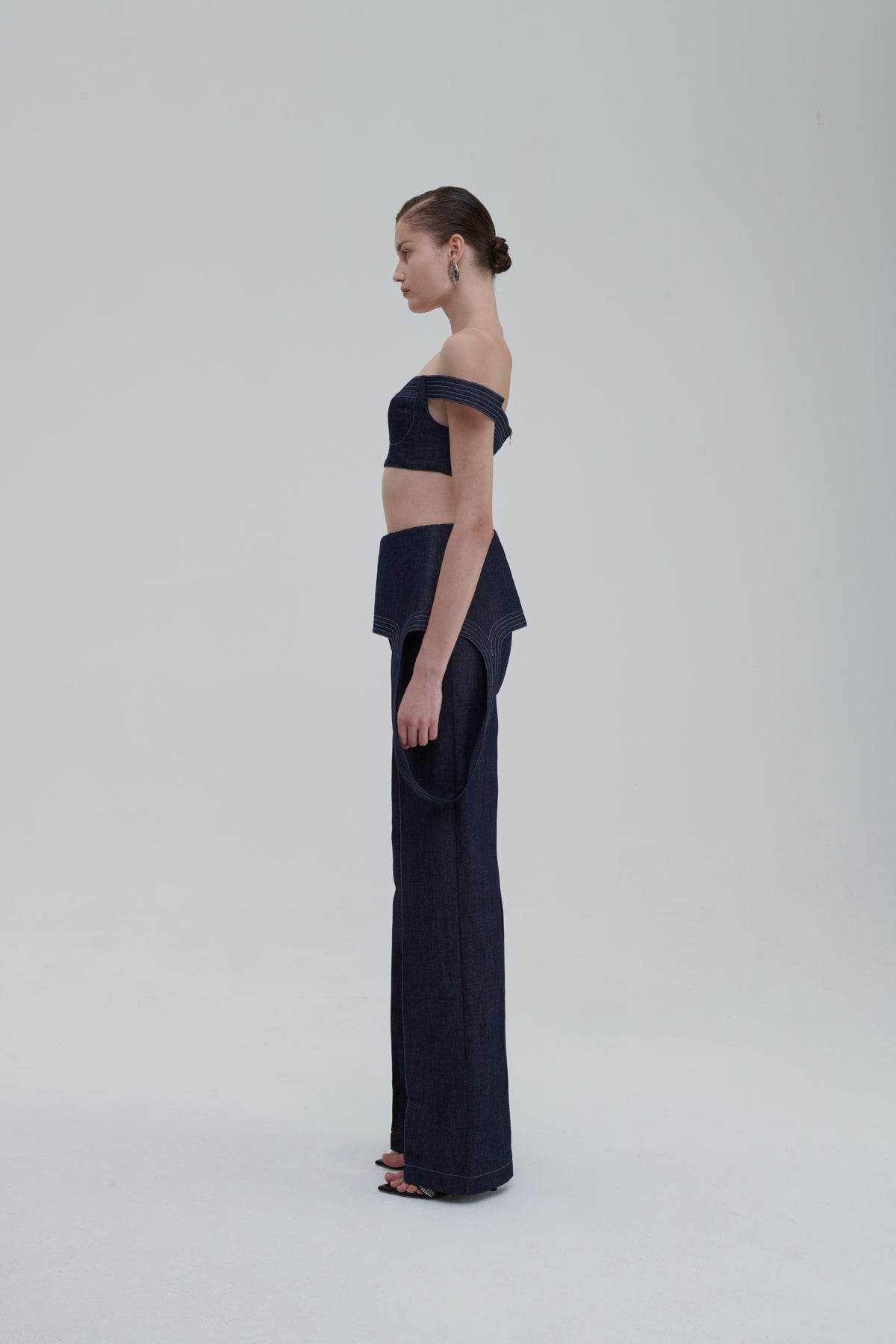 Dark blue denim falling trousers side view on model