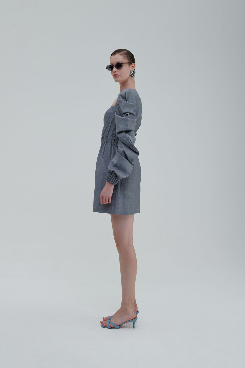 Medusa Parka Dress in grey linen, side view, heart-shaped bust and long sleeves